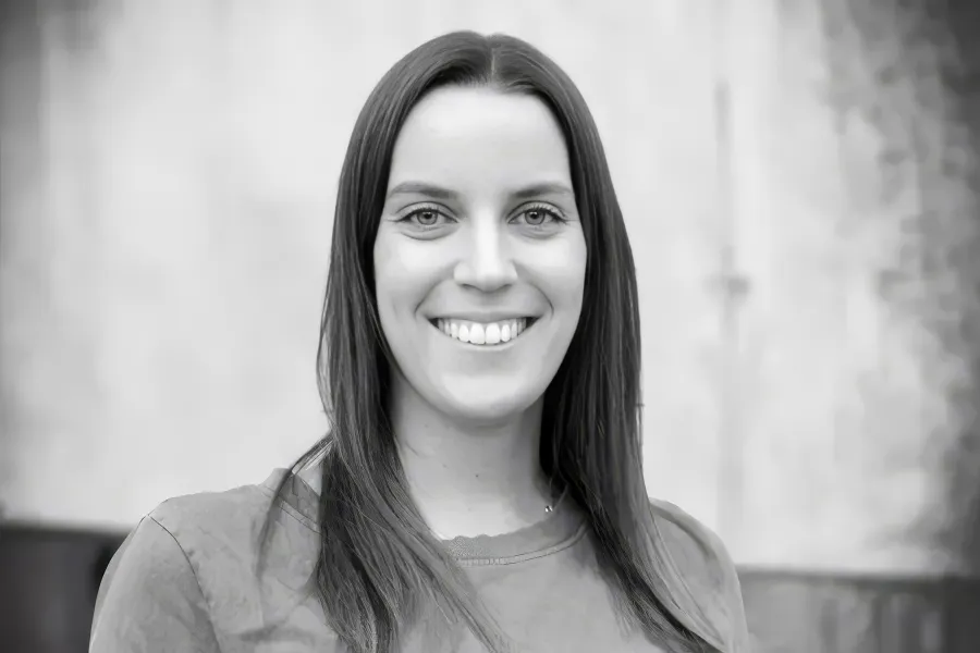 Schwarz-Weiß-Porträt von Johanna Stelzer, BSc.